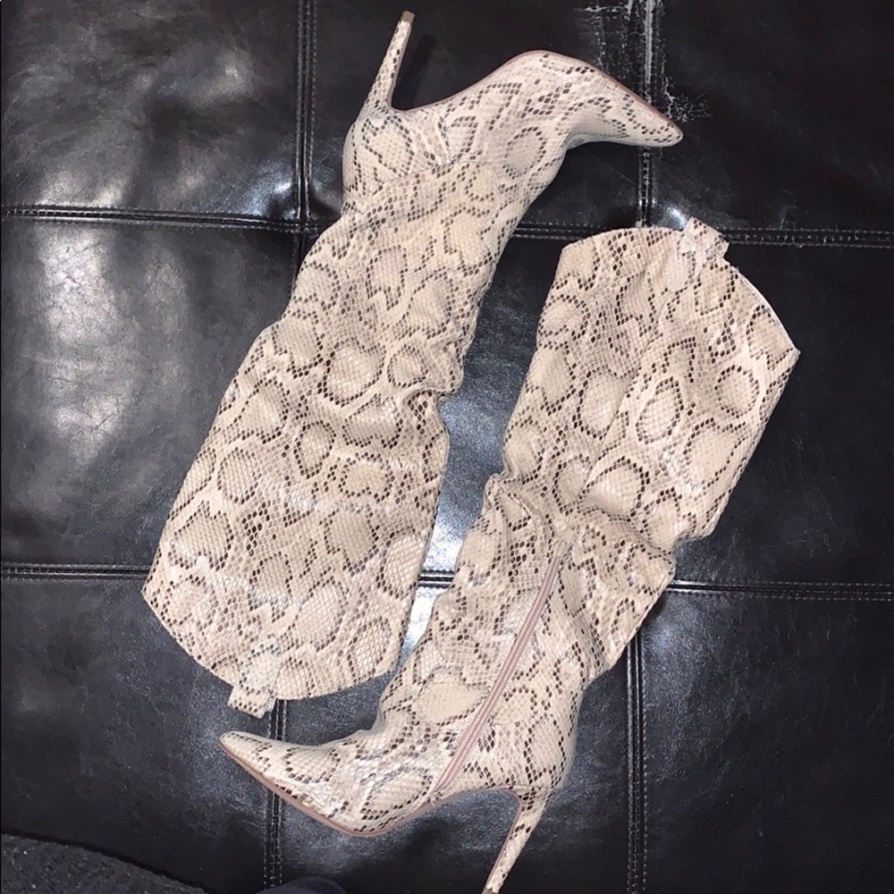 XOXO Tilda US Natural-Snake Print Boots 👢